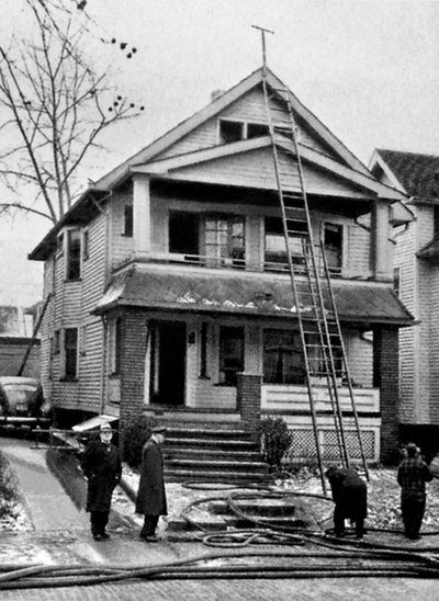 Namas, kurio atike/palėpėje gyveno su žmona prezidentas Smetona, po gaisro