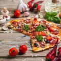 Kaip iškepti skanią picą + papločio receptas