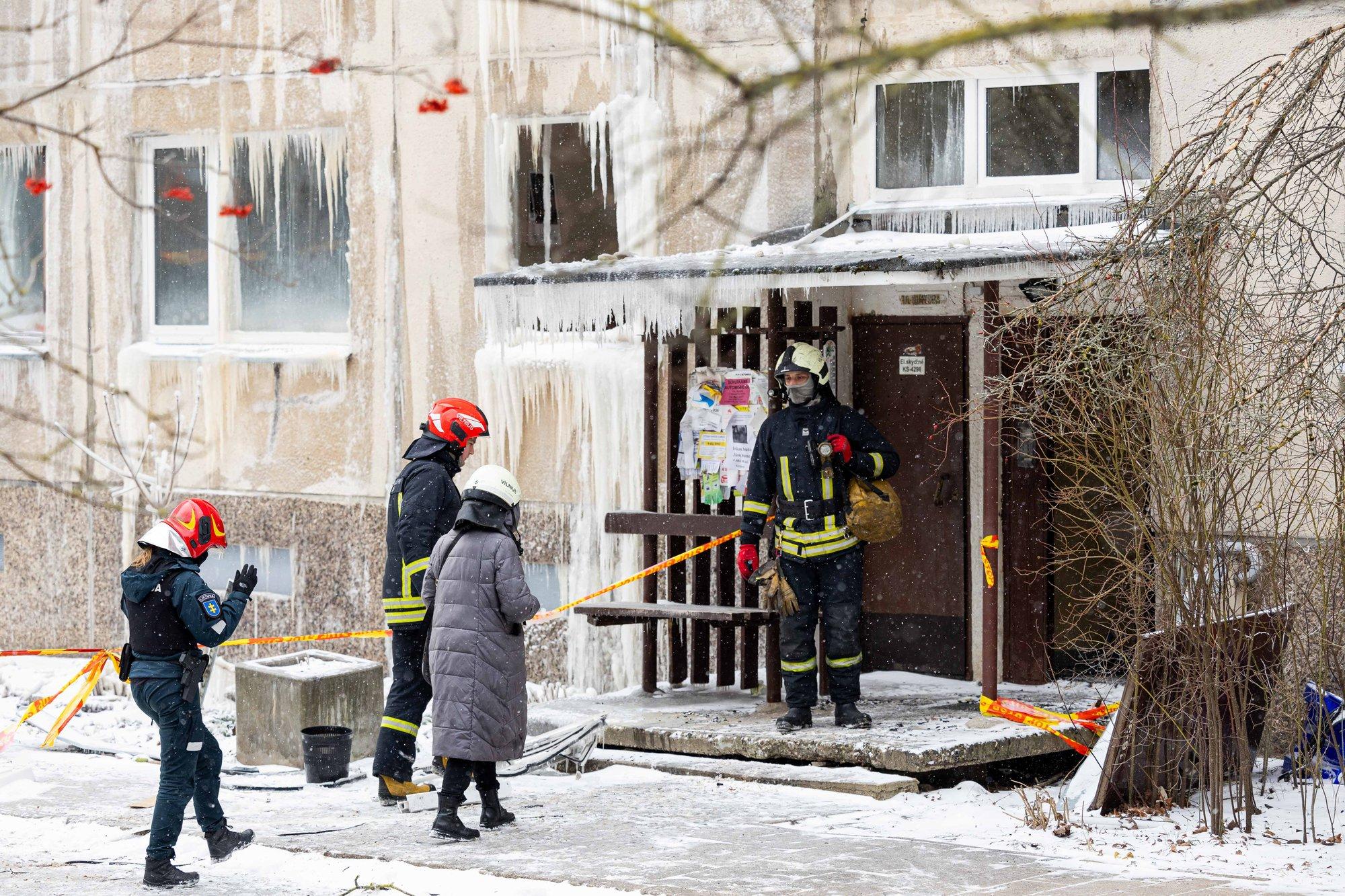 Жителям некоторых квартир горевшего дома разрешили ненадолго вернуться в их  жилье: это очень тяжело, ущерб огромный - Delfi RU