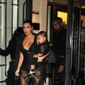 K. Kardashian neigia pamiršusi savo dukterį viešbučio fojė
