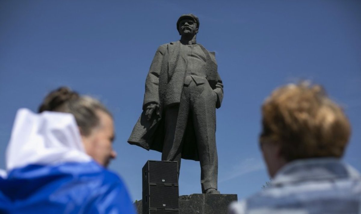 Lenino skulptūra, Rusija