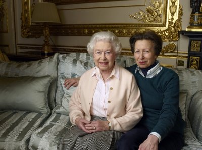 Karalienė Elizabeth su dukra