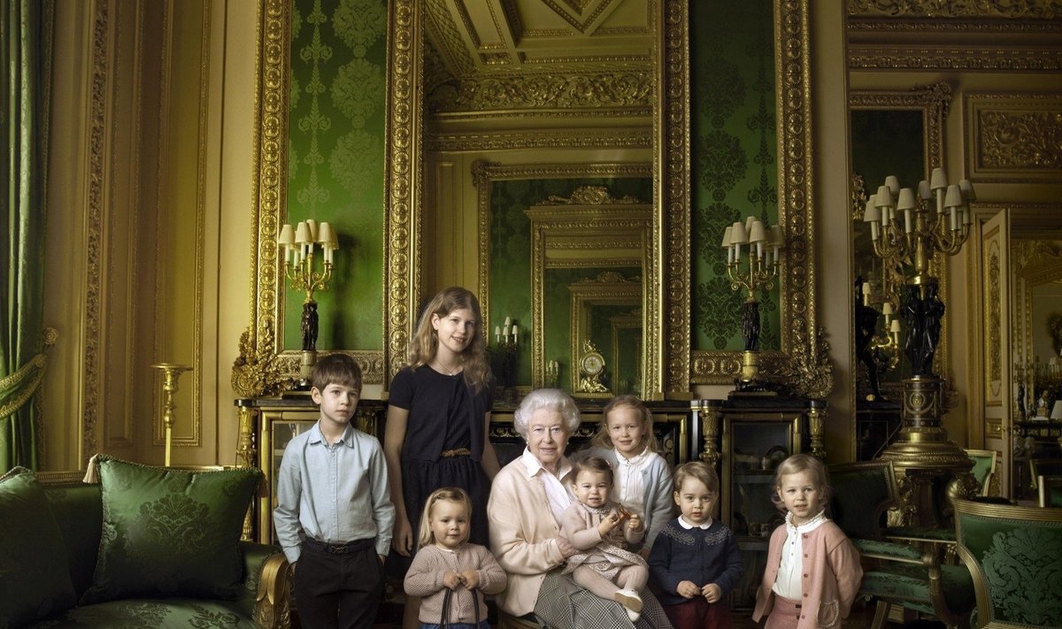 Karalienės Elizabeth oficiali fotosesija su proanūkiais