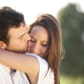 Kaip turi elgtis vyras, kad moteris jaustųsi mylima?