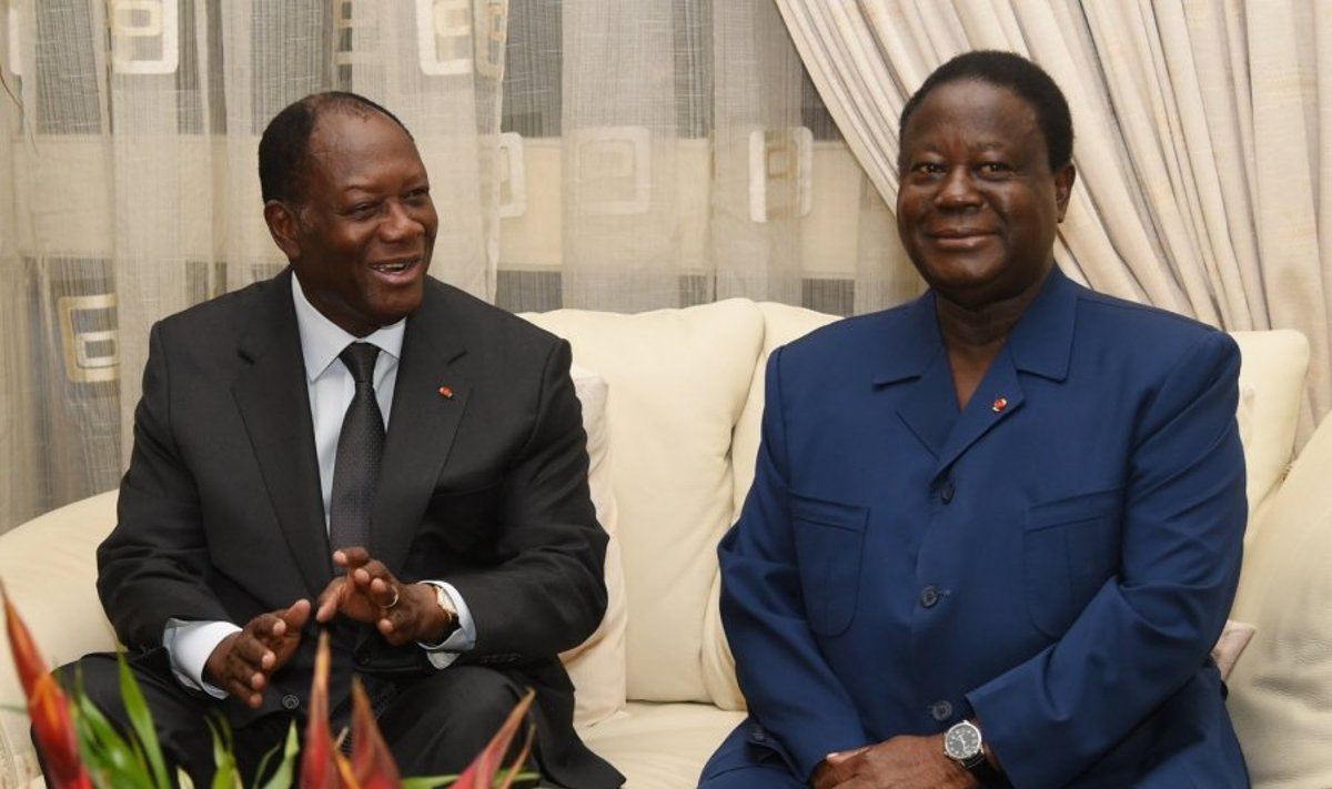 Alassane'as Ouattara (kairėje)