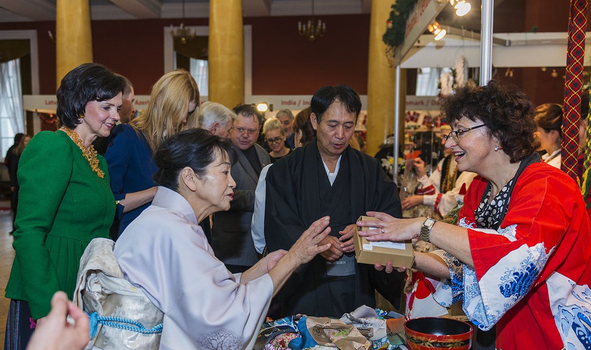 Mrs Janina Butkeviciene looking on as Japanese specialities exchange hands  Photo Ludo Segers