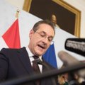 Austrijos vicekancleris Strache atsistatydino dėl su Rusija susijusio skandalo