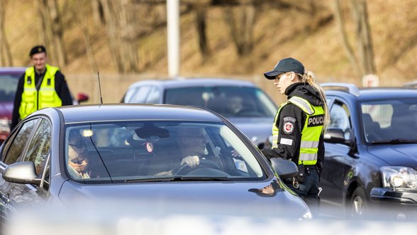 Šią savaitę didžiuosiuose miestuose pareigūnai vykdys neįprastą reidą: vairuotojams primins svarbią taisyklę