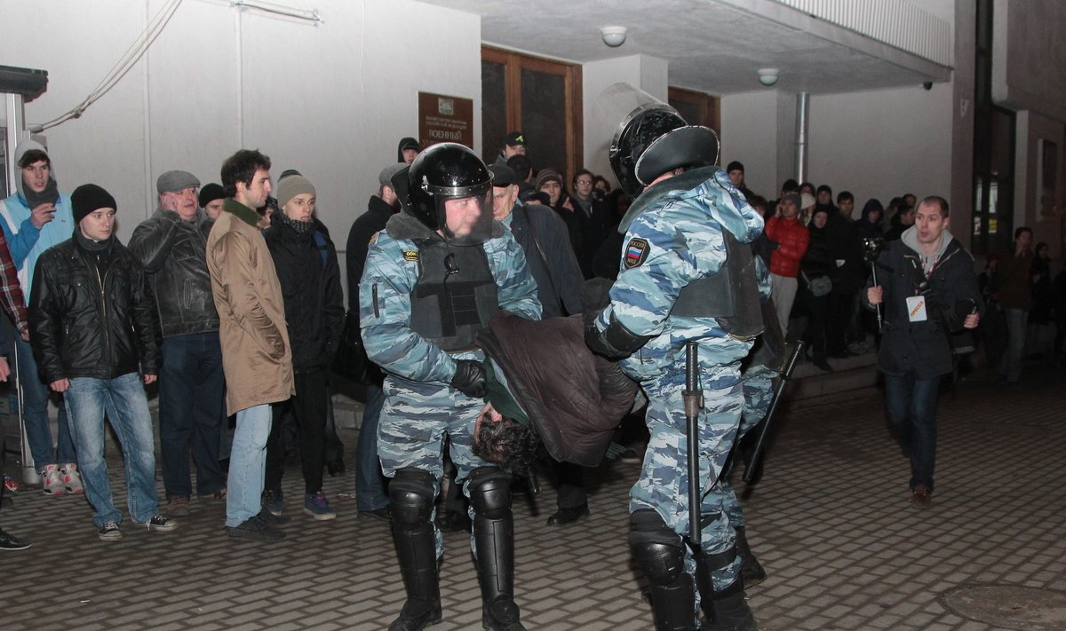 Rusijos policija suėmė šimtus demonstrantų