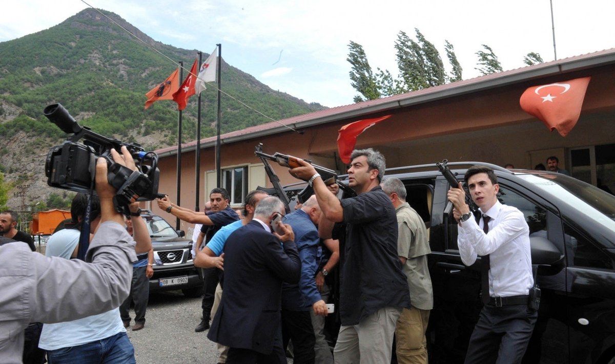 PKK apšaudė Turkijos opozicijos lyderio konvojų