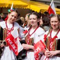 Mes - Vilniaus lenkai: neįprasta tradicinio lenko ausiai kalba, skardus juokas, gan ryški apranga