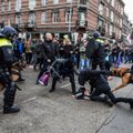 Protestą dėl COVID-19 ribojimų Nyderlanduose lydėjo susirėmimai ir areštai