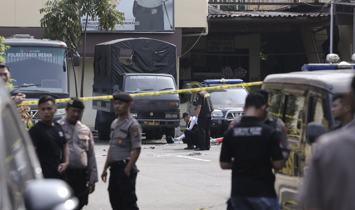 Indonezijoje policijos nuovadoje susisprogdinus mirtininkui žuvo 1, sužeisti dar 6 žmonės