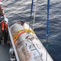 Pietų Korėjos pajėgos iš jūros ištraukė didelį sudužusios Pchenjano kosminės raketos fragmentą