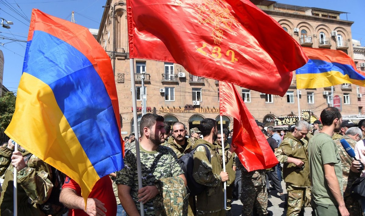 Armėnija skelbia karinę padėtį ir karinę mobilizaciją