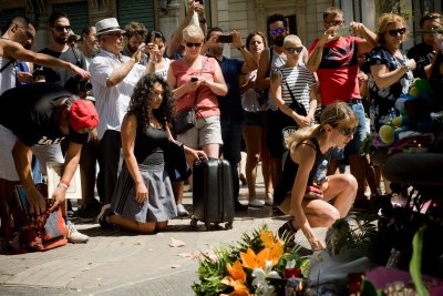 Žmonės gedi išpuolių Ispanijoje aukų