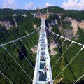 Kinijoje pastatytas ilgiausias ir aukščiausias pasaulyje tiltas stiklo dugnu