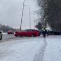 Avarija Vilniuje: susidūrus trims automobiliams, medikų prireikė keturiems žmonėms