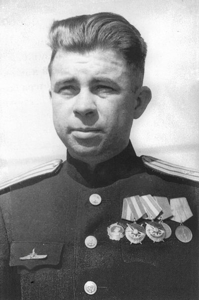  Trečio rango kapitonas Aleksandras Marinesko. Lenino ordinas, kurį gaudavo Sovietų Sąjungos didvyriai, „pripieštas“ M. Gorbačiovo laikais. 