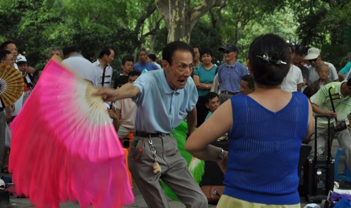 Senjorų šokiai Lu Xun parke Šanchajuje 