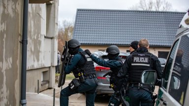 Policija sulaikė plėšikus – įtariamieji Kauno rajone sumušė ir apvogė garažo savininką