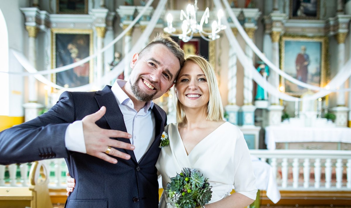 Arūnas Jaloveckis-Medutis ir Kristina Pocytė-Medutė savo vestuvėms pasirinko liepos pradžią.