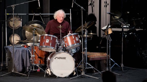 Pradėtas švęsti Vilniaus gimtadienis: pristatytas Vladimiro Tarasovo kūrinys „Drumming“
