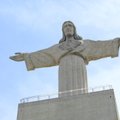 Brazilijoje sulaikyti du prancūzų keliautojai, užsiropštę ant garsiosios Kristaus statulos