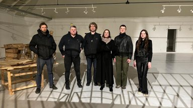 Vilniaus jubiliejų sostinės menininkai švenčia Paryžiuje: atidaroma paroda „Geležinis vilkas“