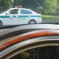 Kuo ypatinga per raudoną važiuojanti „Škoda“, jei jos nestabdo šalia stovintys policininkai?