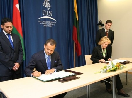 Sayyid Badr bin Hamad Al Busaidas ir A.Skaisgirytė Liauškienė pasirašė Lietuvos ir Omano užsienio reikalų ministerijų tarpusavio supratimo memorandumą 