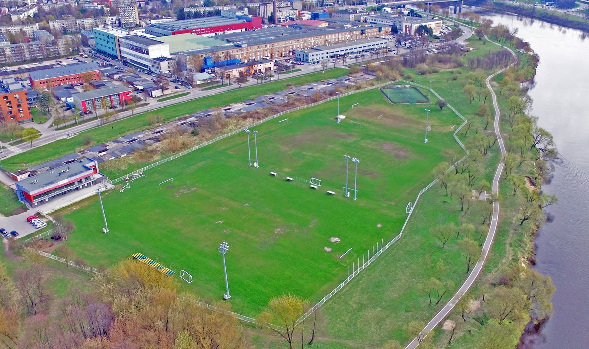 Futbolo mokylos "Tauras" stadionas bus uždengtas kupolu