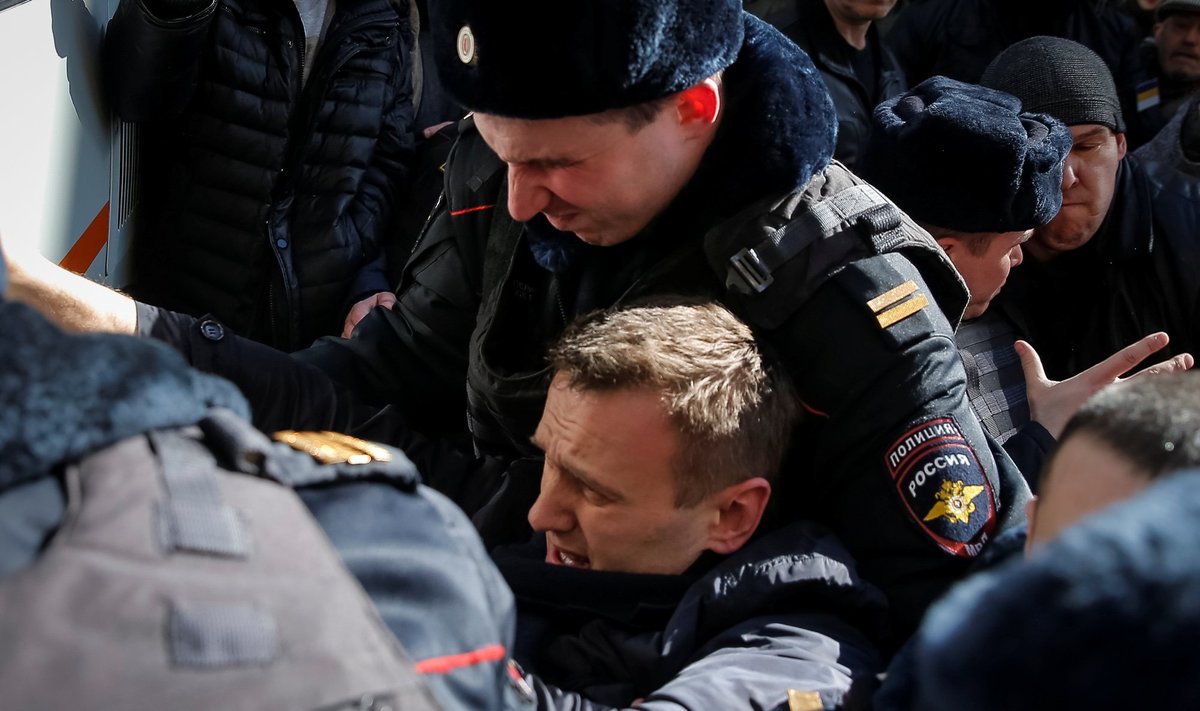 A. Navalnas suimamas