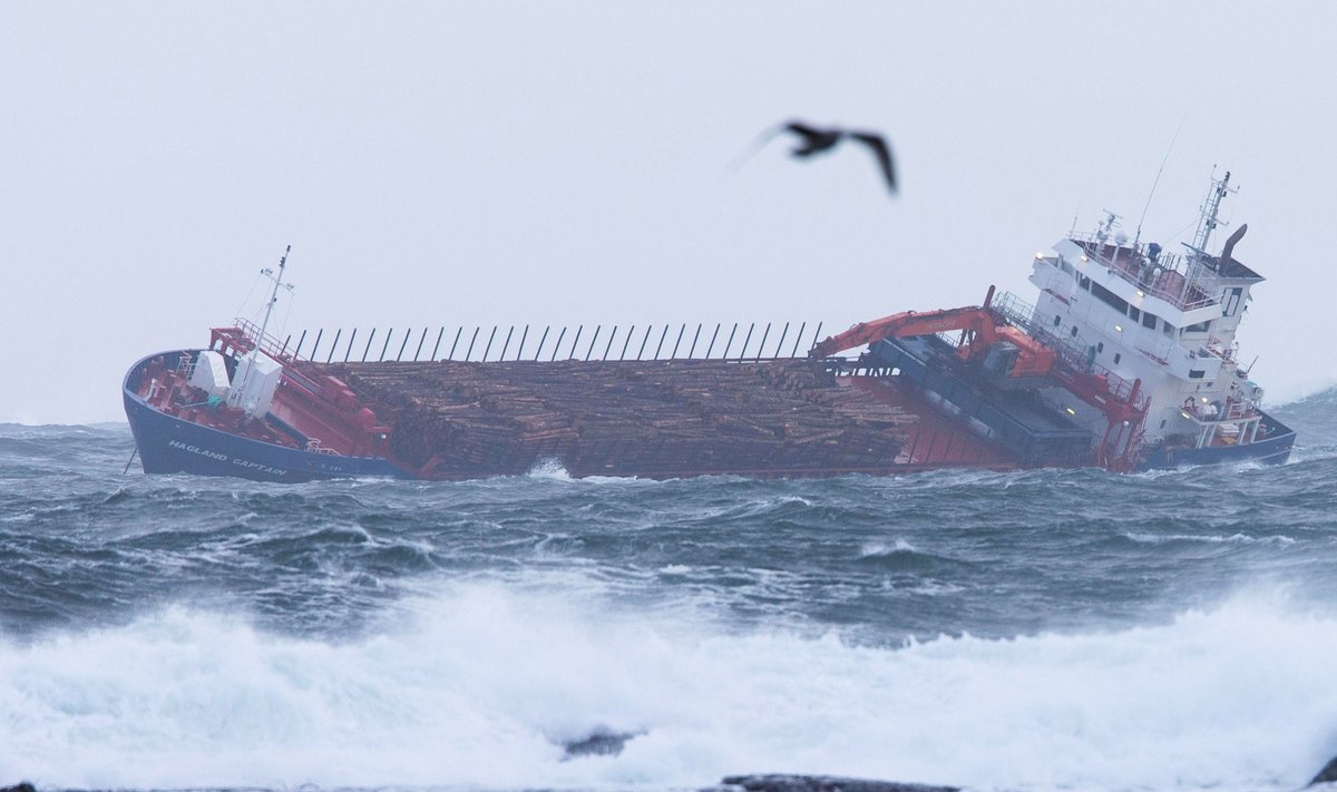 Kruizinio laivo gelbėjimo darbai prie Norvegijos krantų