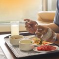 Onkologinėmis ligomis sergančių žmonių mityba: gydytojas įvardijo, kodėl tam tikrus produktus reikėtų pamiršti ilgam