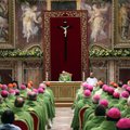 Ватикан выпустил электронные четки с умным крестом: устройство активируется жестами — нужно перекреститься