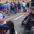 Болельщик из США подарил россиянину инвалидное кресло за десять тысяч долларов
