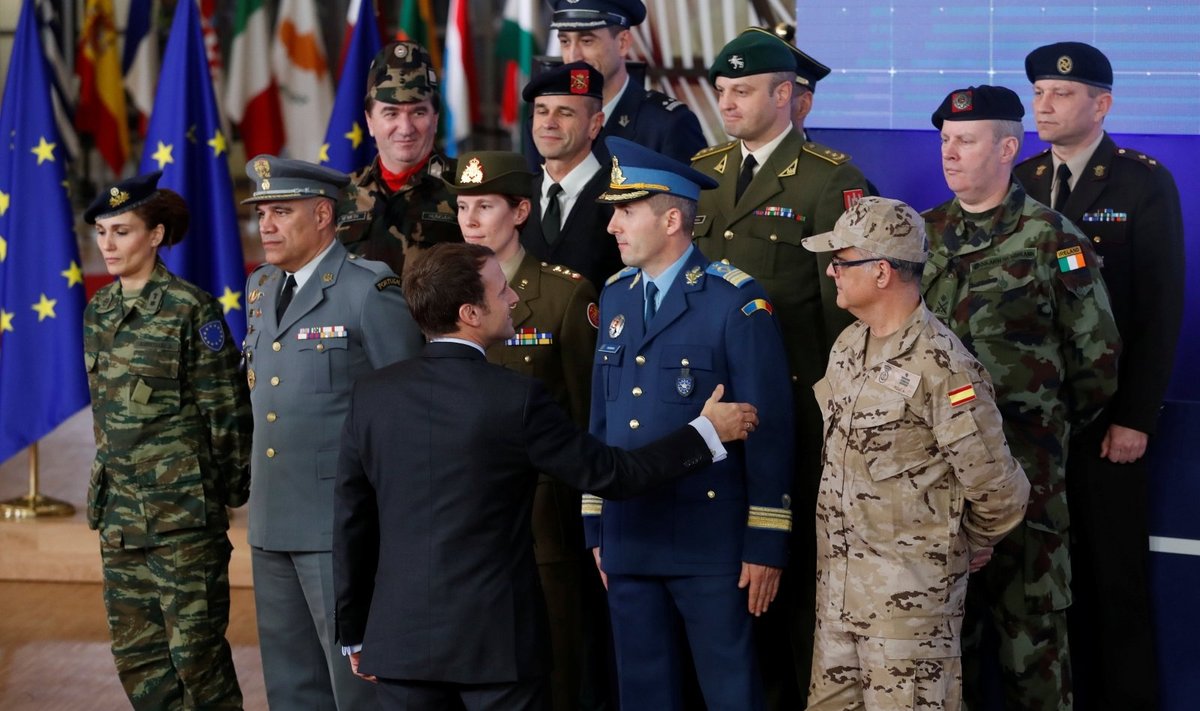Emmanuelis Macronas ir ES šalių kariuomenių vadai