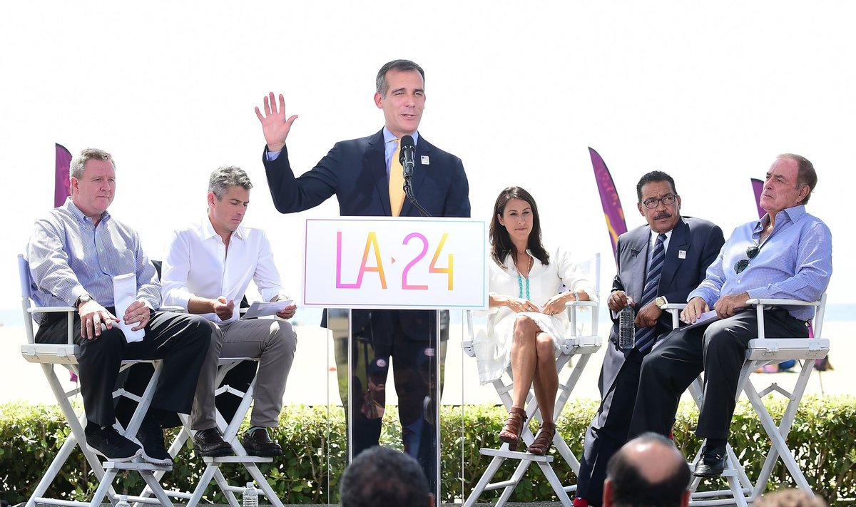 Los Andželo meras Ericas Garcetti prameša apie miesto sprendimą
