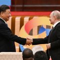 Putino vizito Pekine metu užfiksuotas retas reginys: kas gali slėptis diktatoriaus lagaminėlyje
