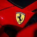 Iš Rusijos rinkos traukiasi ir prabangių automobilių „Ferrari“ ir „Lamborghini“ gamintojos