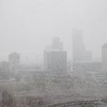 Žiemos staigmenos nesibaigia: Vilniuje krušą keičia sniegas, pasigirdo griaustinis