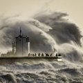 Jungtinės Karalystės pakrantėse – milžiniškos bangos