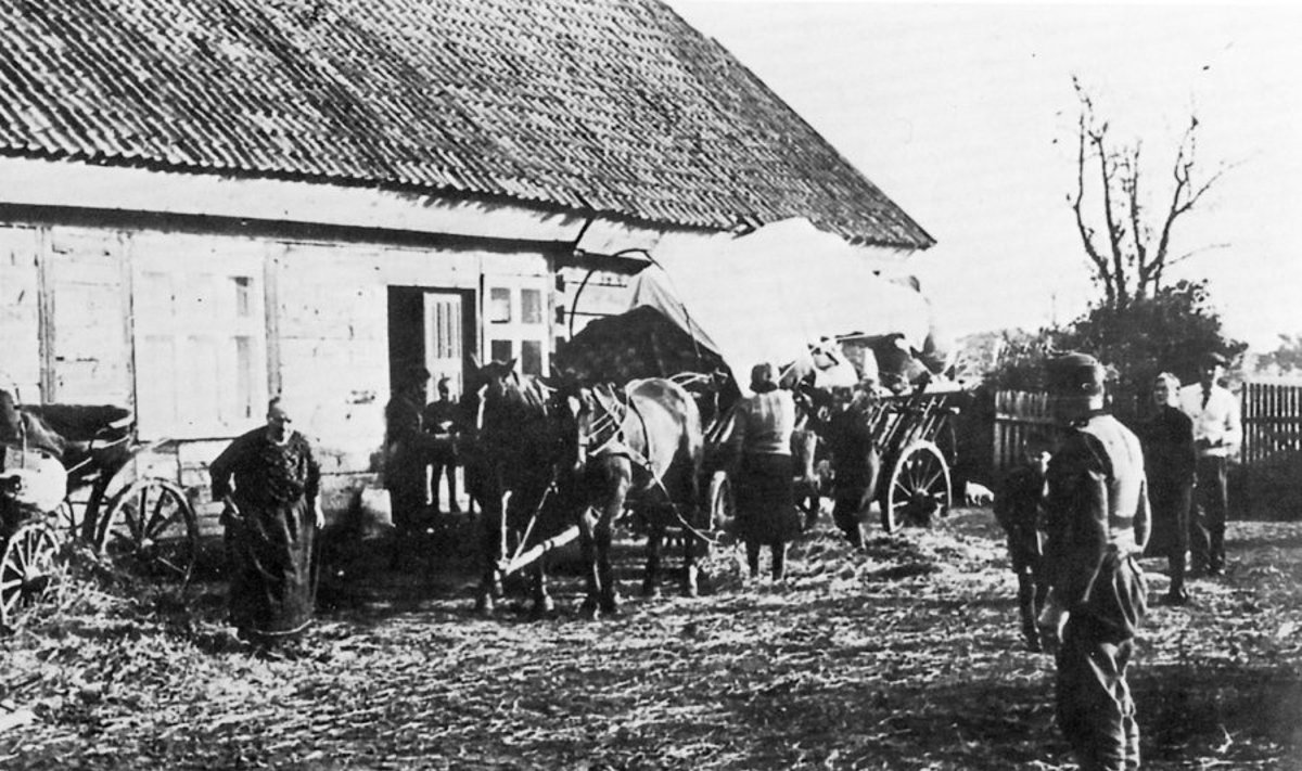 Pabėgėliai prie Klaipėdos. 1944 m. spalis.