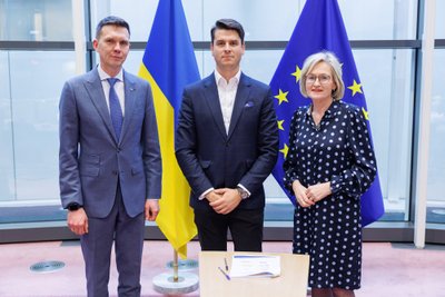 Ukrainos nacionalinio banko gubernatoriaus pavaduotojas O. Šabanas, TransferGo vadovas D. Dvilinskas ir Europos Komisijos narė M. McGuinness
