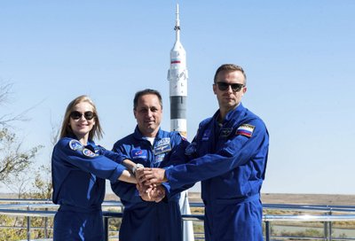 Rusija ketina antradienį išsiųsti į kosmosą aktorę Juliją Peresild ir režisierių Klimą Šipenką