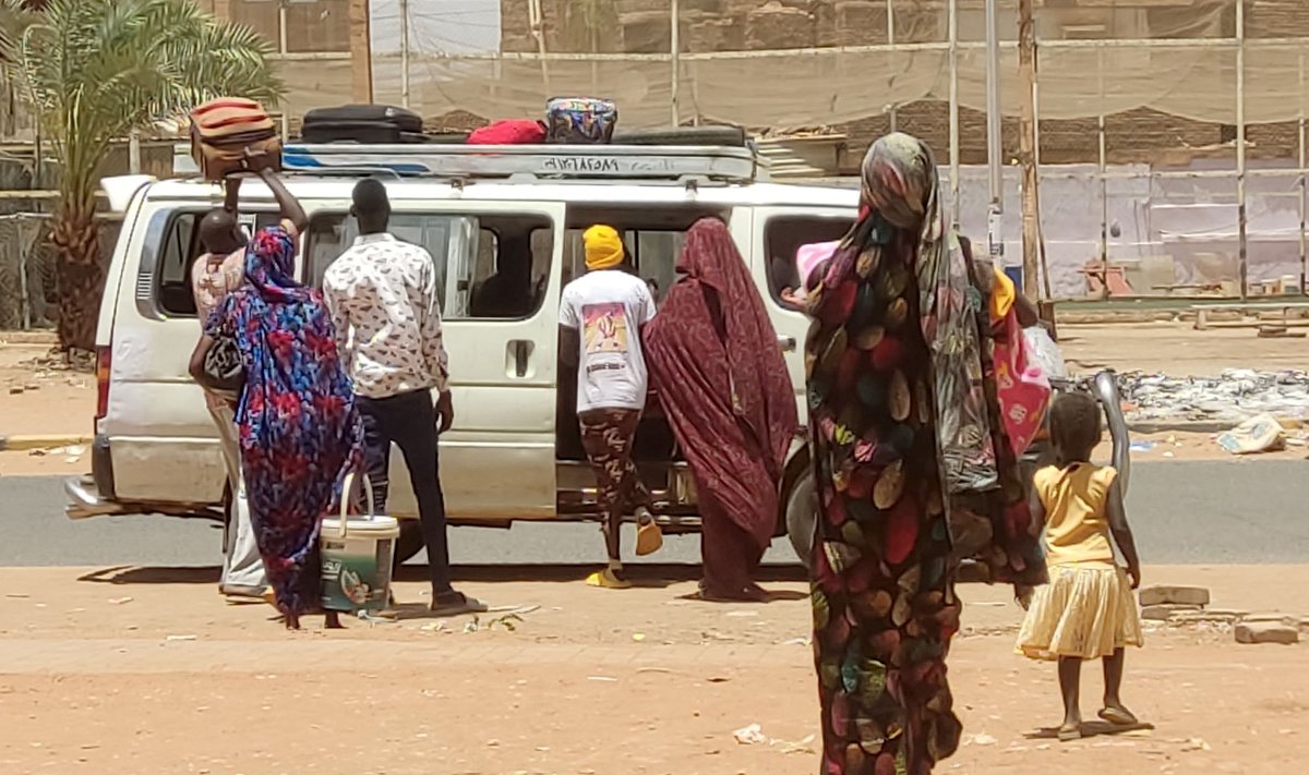 Žmonės evakuojami iš Sudano