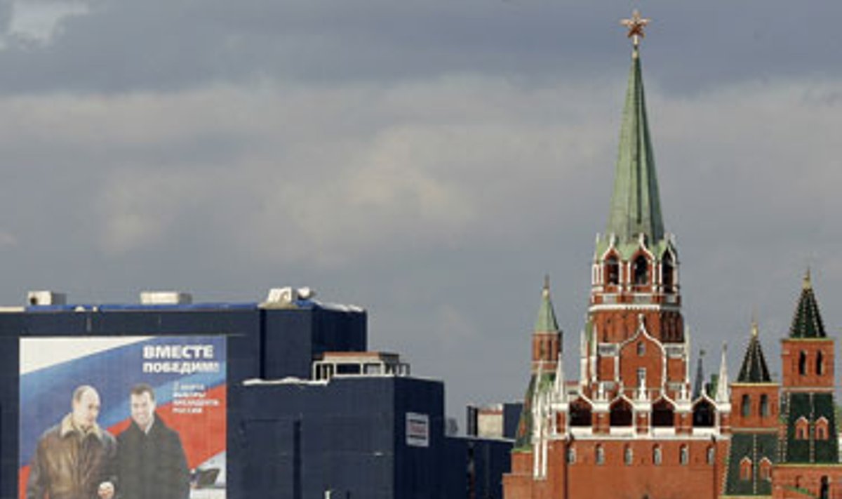 Kremliaus fone matyti Rusijos prezidento rinkimų plakatas