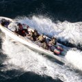 Somalio piratai paleido pagrobtą tanklaivį ir jo įgulą