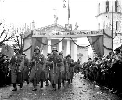Lietuvos kariuomenės paradas Katedros aikštėje. 1939 m. lapkričio 15 d.